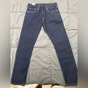 Levi 512 Navy blue jeans. Slim fit. Size 32x32